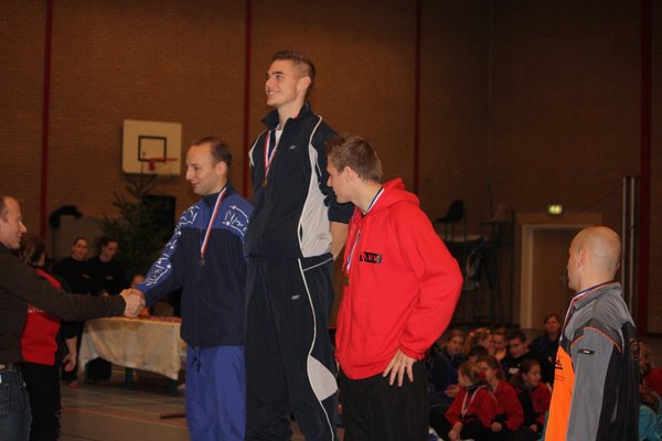 Nigel krijgt een medaille voor zijn 4e plek op Pegasus