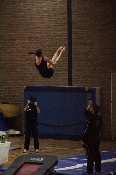 Chantal doet voor hoe een Dubbel Hoek moet