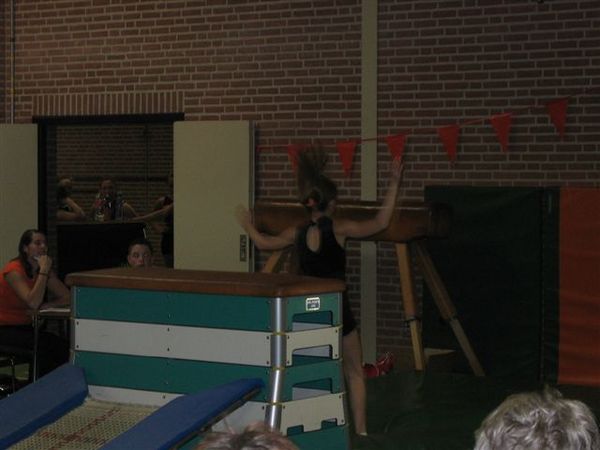 Dylan kan net over de kast heenkijken