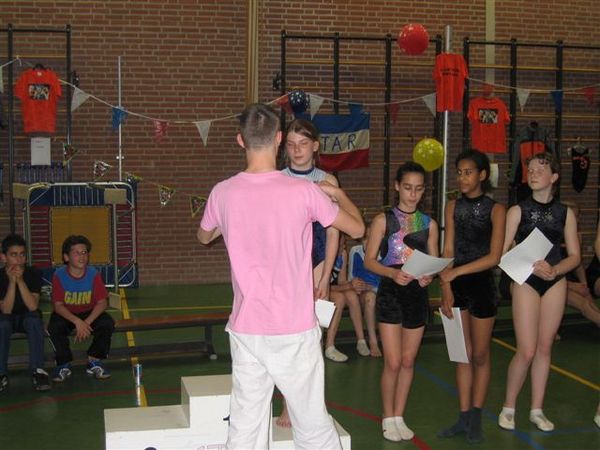 Dylan deelt de medailles uit