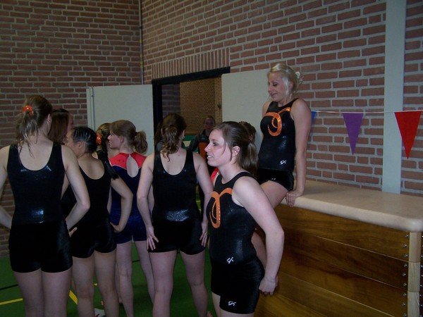 Als de tafel staat worden de dames ook weer actief