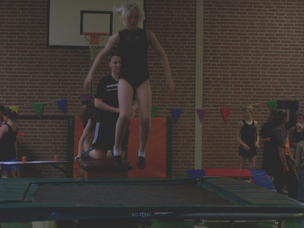 De kleintjes springen ook op de grote tramp