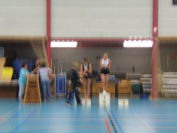 Mirre doet raar naar Elly