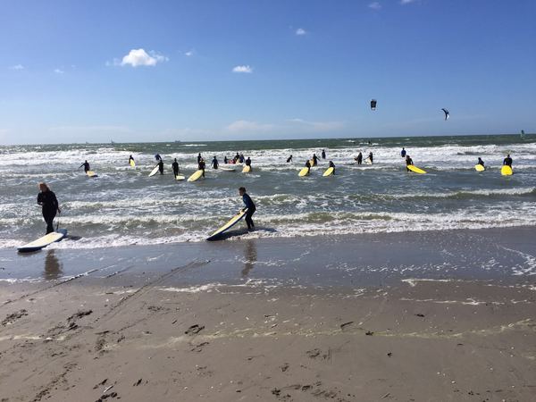 Bijna bij de eerste golven