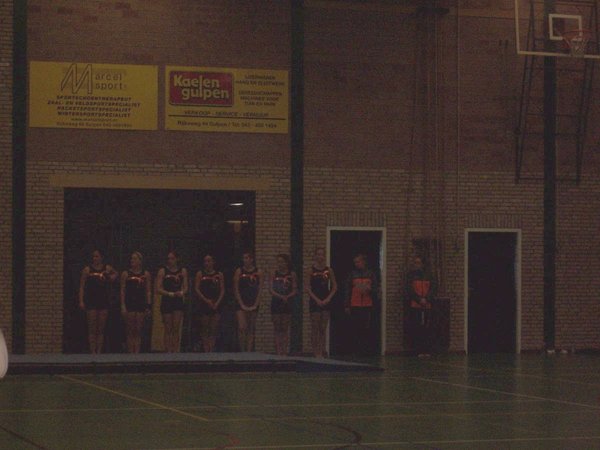 Dames A klaar voor Tumbling