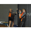 Dames-B doen warming-up