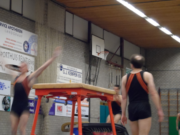 Wouter strekt zich helemaal uit