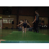 Sonja geeft stiekem een aanwijzing voor de landing