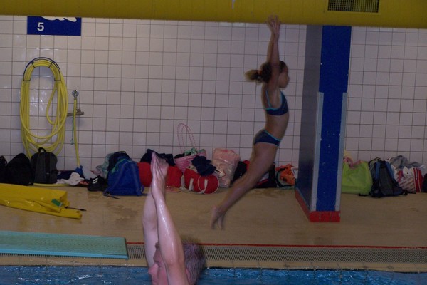 Over een héééél groot hoofd heenspringen is ook leuk