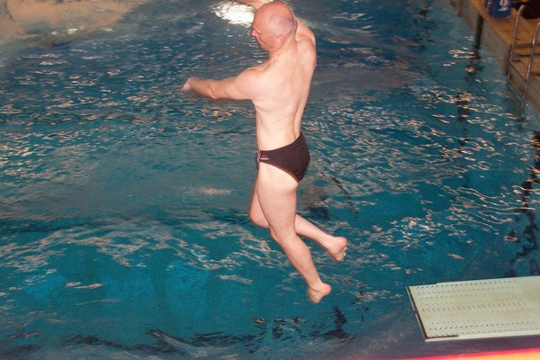 Paul doet een dansje in de lucht