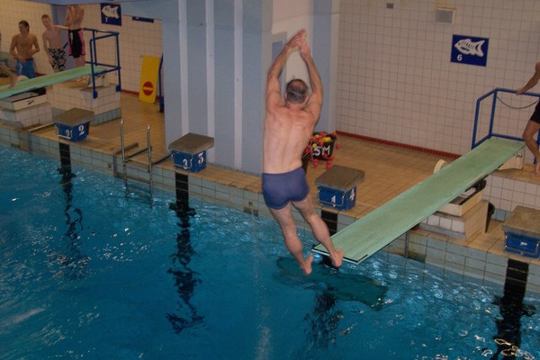 Robin staat naast de plank