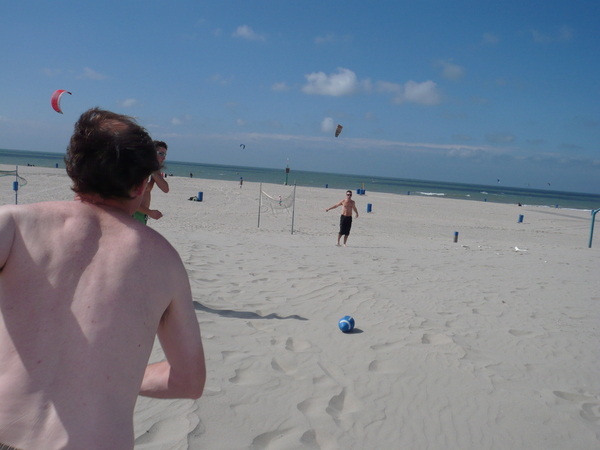 Lex heeft de bal heel ver gegooid