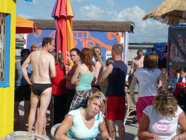 Chantal doet alsof ze rookt