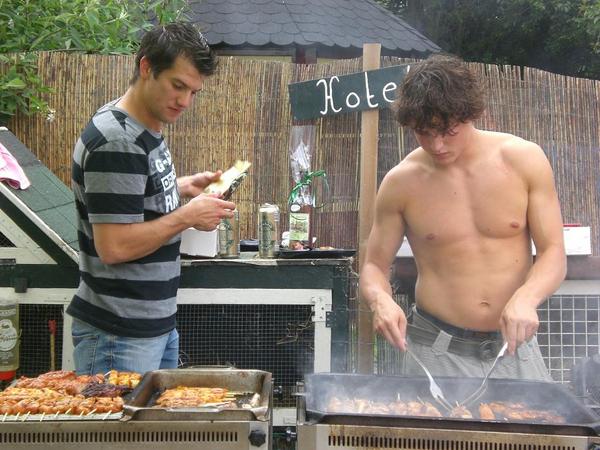 Bart en Dennis doen het vlees