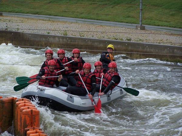 De herenboot blinkt uit door prachtig teamwork