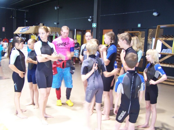 Zelf je wetsuit dichtritsen is best lastig
