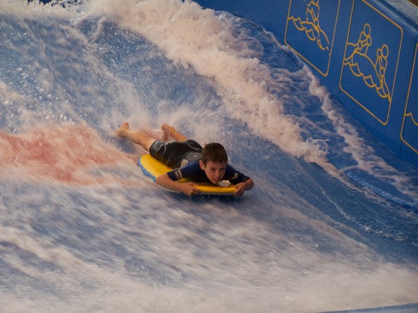 Strak over het water