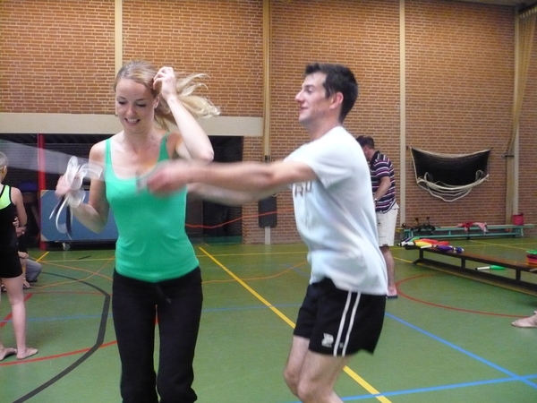 Bart en Natasja samen met één touw