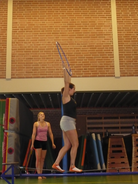 Cindy met een hoepel en Marion in nette turnhouding
