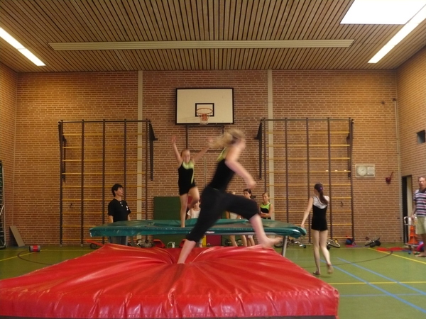 Naar de trampoline