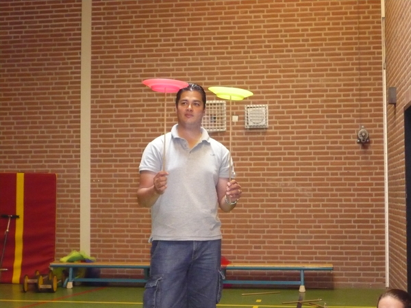 Meester Iwan balanceert bordjes