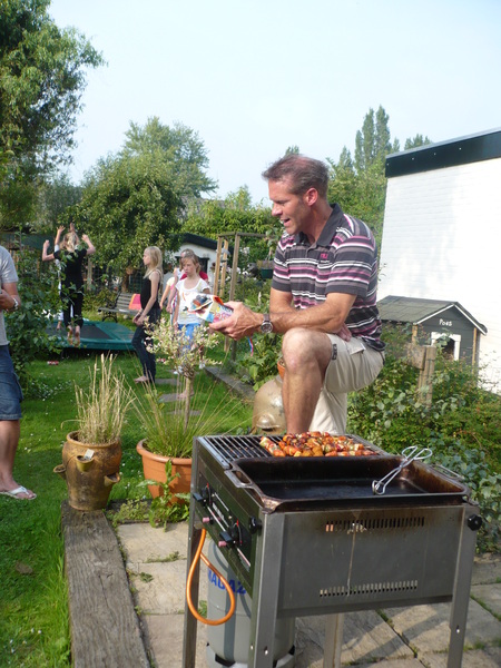 Meester Robin warmt zijn been op