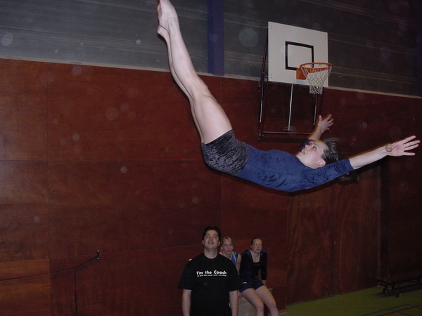 Chantal doet hoge balans in de lucht