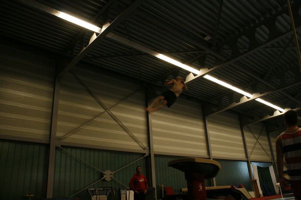 Dickie raakt het plafond