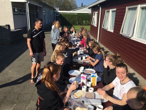 Ontbijten in de zon
