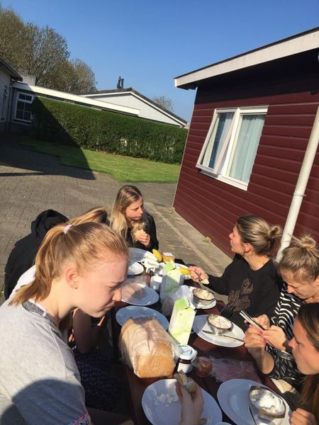 Je mocht gewoon met volle mond praten