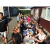 Meester Iwan kijkt of alles goed gaat