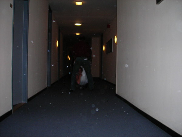 Het sneeuwt! <span class='tekstsize60'>(Ja, en er staat iets in de gang)</span>