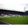 De lijnen in het Abe Lenstra-stadion worden weer mooi wit gemaakt